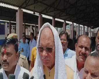 पशुधन मंत्री धर्मपाल सिंह ने कान्हा गौशाला का लिया जायजा, गायों की मौत के मामले में कार्रवाई के निर्देश